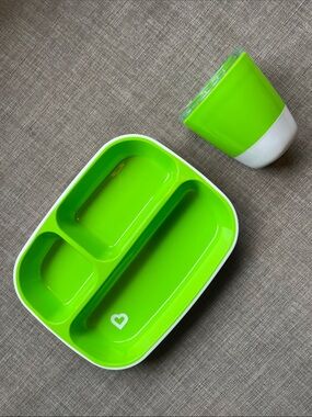 Munchkin Splash Divided Plate and Lidded Cup Set Green